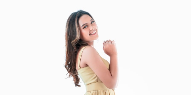 Armed with Awards at the Bali Music Awards 2020, Nadia Nevita Releases 'Selalu Menunggu'