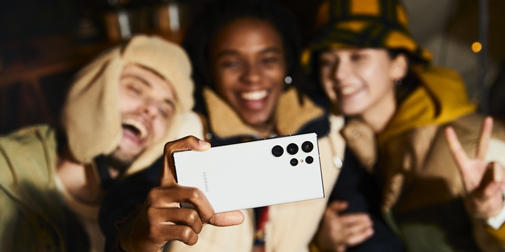 Influencer-style with the Most Powerful Smartphone, What Can You Do?