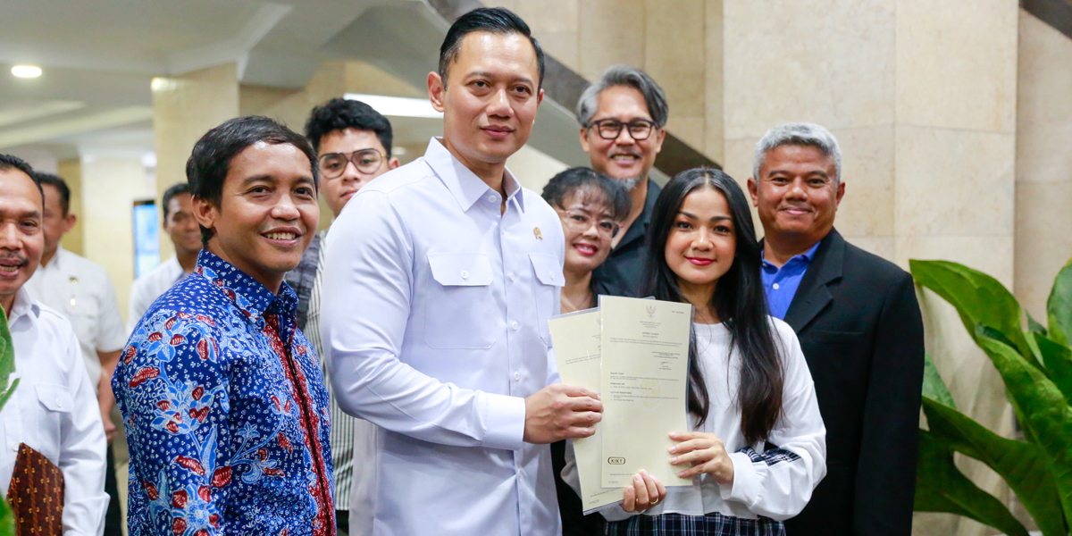 Struggling Since 2018, Nirina Zubir Finally Obtains 6 House Certificates Previously Stolen by Former ART