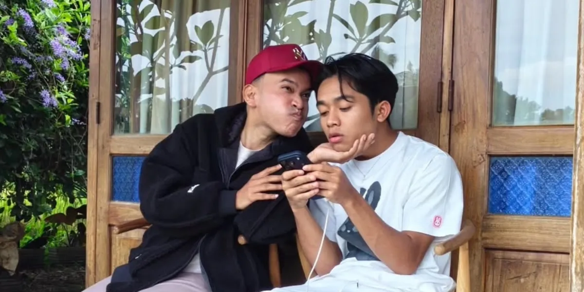 Betrand Peto Always Accompanies Ruben Onsu for Iftar and Suhoor, Memorizes His Father's Schedule