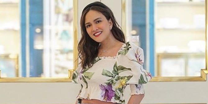 Makes Envious! Shandy Aulia Shows Off Flat Stomach in Swimsuit During Short Break