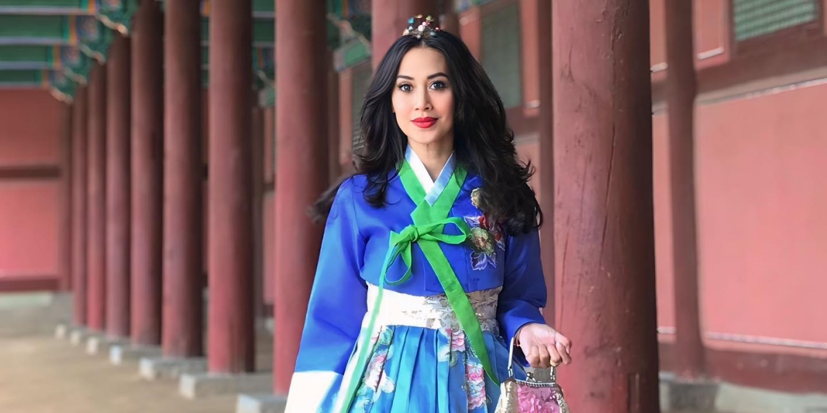 The Beauty of Diah Permatasari When Wearing Hanbok, Traditional Korean Clothing