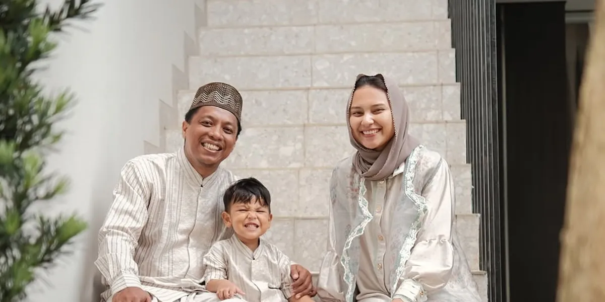 How Arie Kriting, Husband of Indah Permatasari, Gives Advice to Their Child, Flooded with Praise, Understanding, and Wisdom