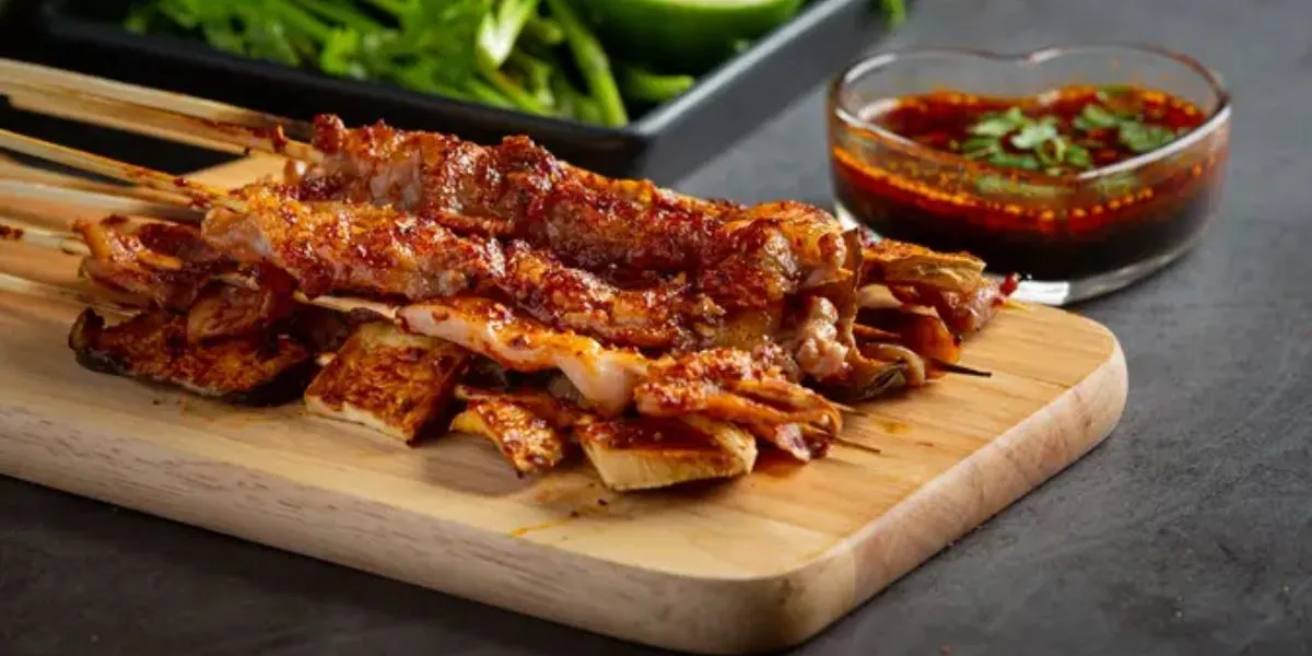 How to Make Madura Chicken Satay with Special Peanut Sauce, Delicious and Tempting