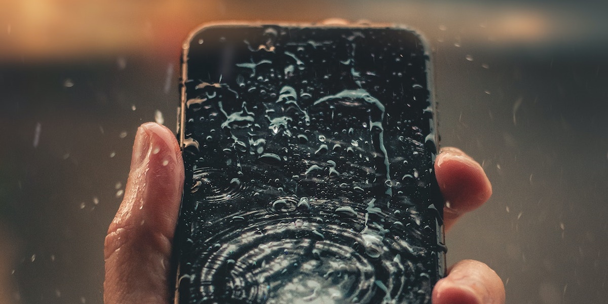 12 Easy Ways to Remove Water from Your Phone, Here's the Safe Solution