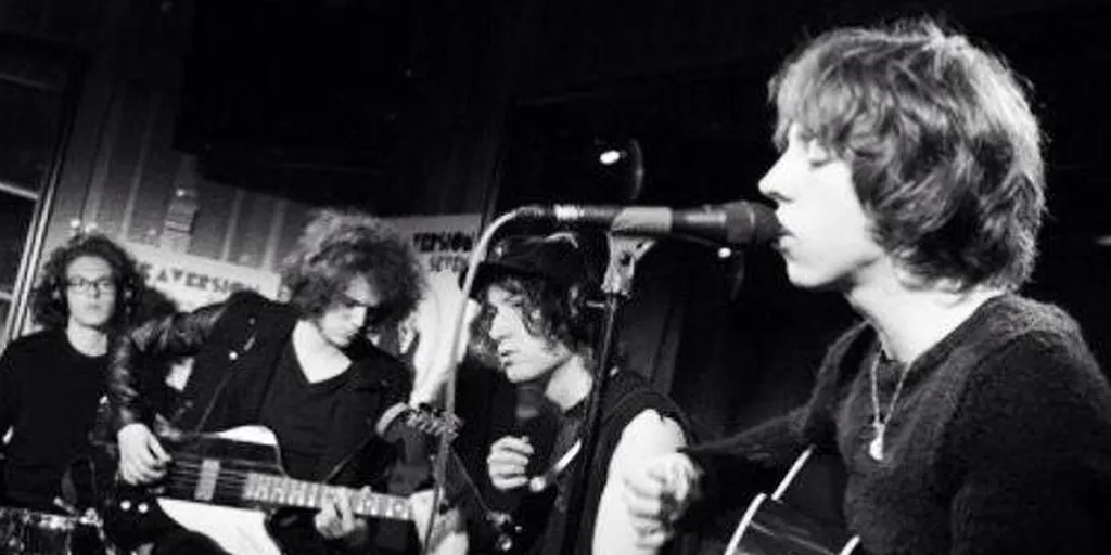 Catfish And The Bottlemen Cover Lagu Kanye West Di BBC Radio 1