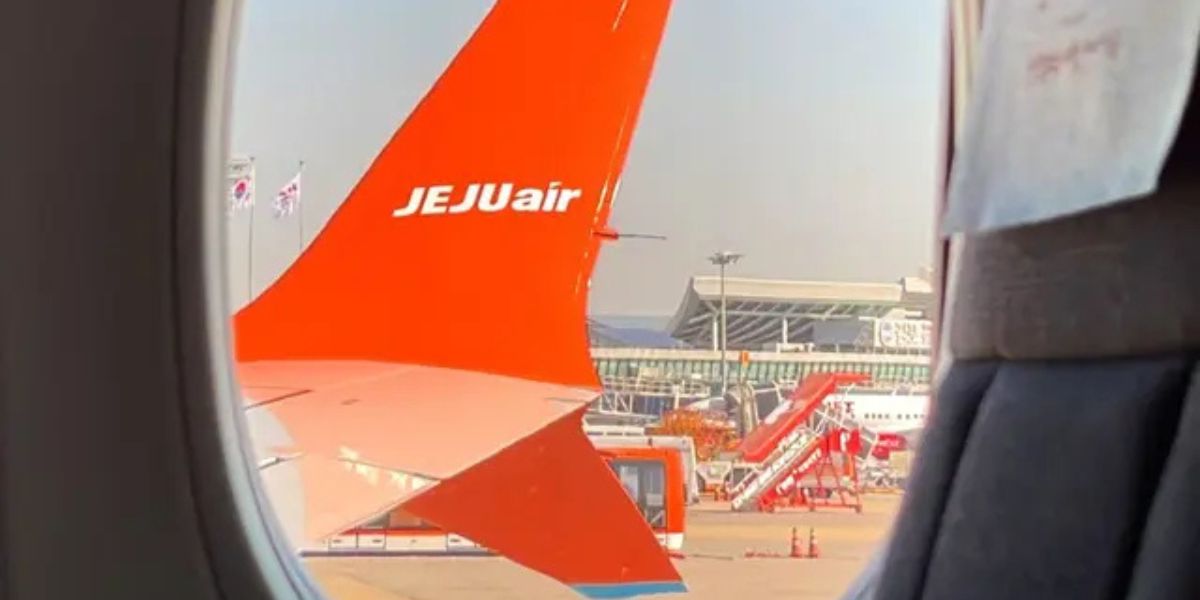 Jeju Air CEO Apologizes with a Bow Gesture After Plane Crash Incident