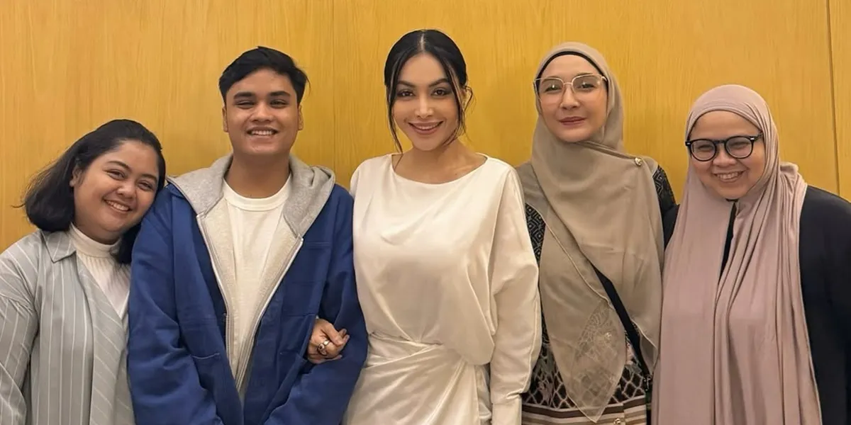 The Story of the Emotional Meeting Between Denada and Ressa, Before Eid Arrives