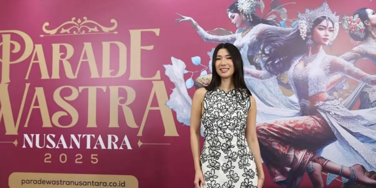 Christie Entertains Visitors at the Nusantara Textile Parade, Performs Hit Songs and Selected Covers