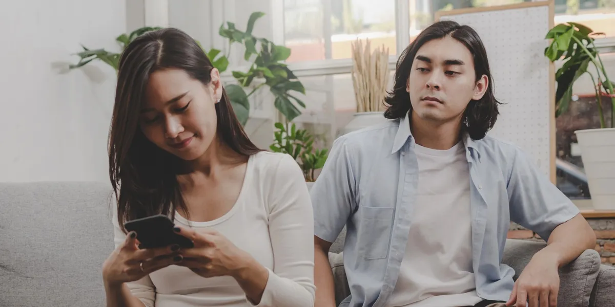 Love in the Era of Scrolling: The Changing Relationship Trends of Young People Due to Social Media