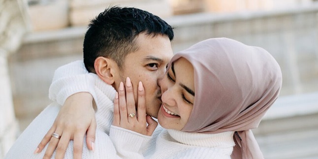 Citra Kirana and Rezky Aditya Deliver a Message to Their Child, Will It Be a Boy?