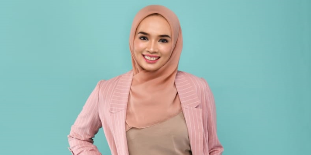 In Order to Obtain Allah's Blessings, Dangdut Singer Tera Hijrah Becomes a Religious Singer