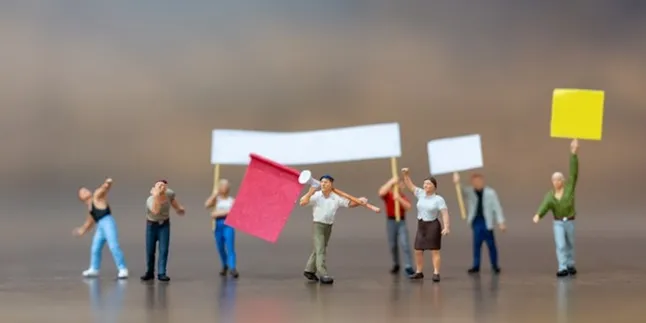Democracy is a Governing System Involving the People, Understand the Characteristics and Types