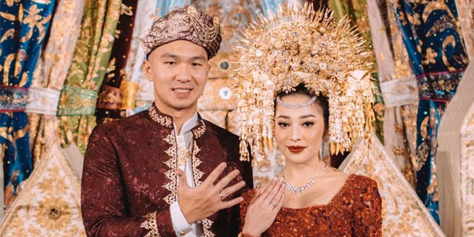 Details of Nikita Willy's Wedding Makeup, Beautiful and Bold with Red Lipstick