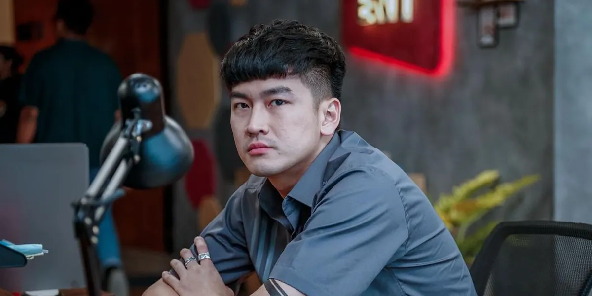 Called out for insinuating Rizky Nazar's infidelity, Anrez Adelio clarified he was just reading netizen's comments during a live stream