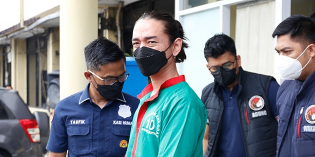 Marijuana Seeds and Several Psychotropic Drugs Found During Search, Ojan Sisitipsi Arrested After Performing at Block M