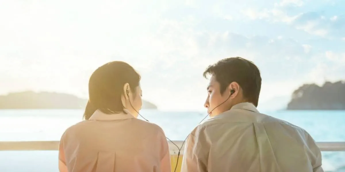 Korean Drama DOCTOR ON THE EDGE Shares Latest Teaser Poster, Romantic Vibes on a Remote Island