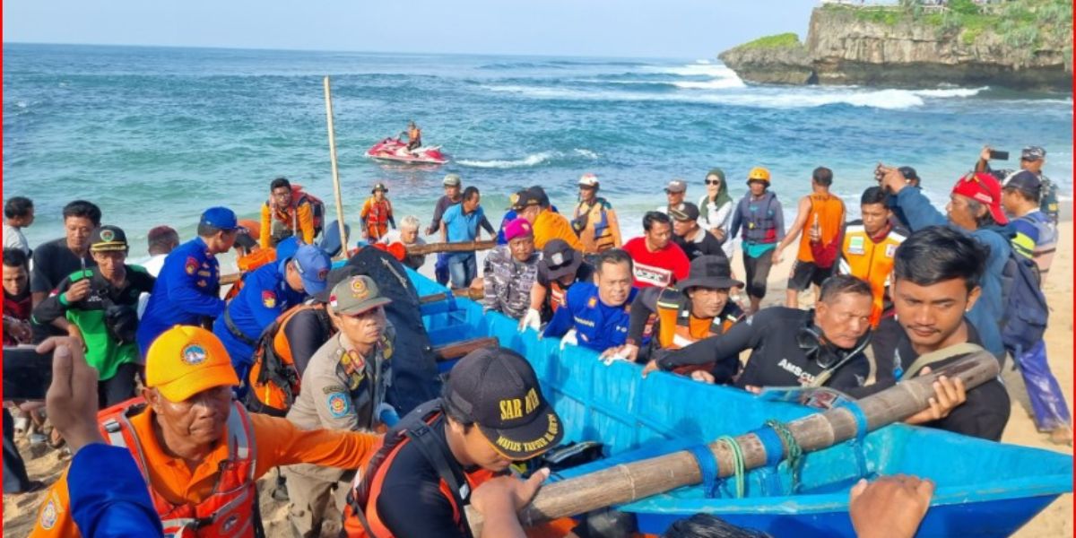 Grief at Drini Beach: SMPN 7 Mojokerto Student Swept Away by Waves, Three Lives Lost