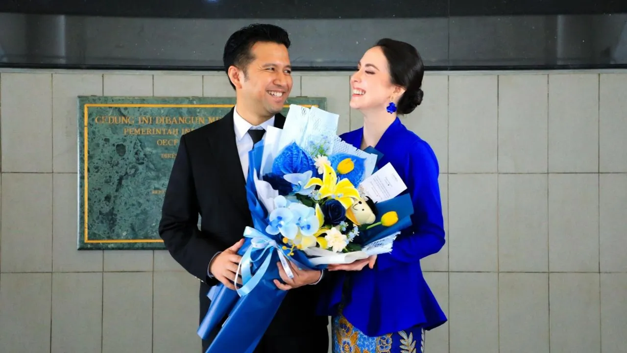Suami Arumi Bachsin, Emil Dardak Wisuda Profesi Insinyur ITB dan Raih Penghargaan Lulusan Terbaik