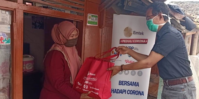 EMTEK Cares for Corona Donates Ventilators to Two Hospitals in Tangerang