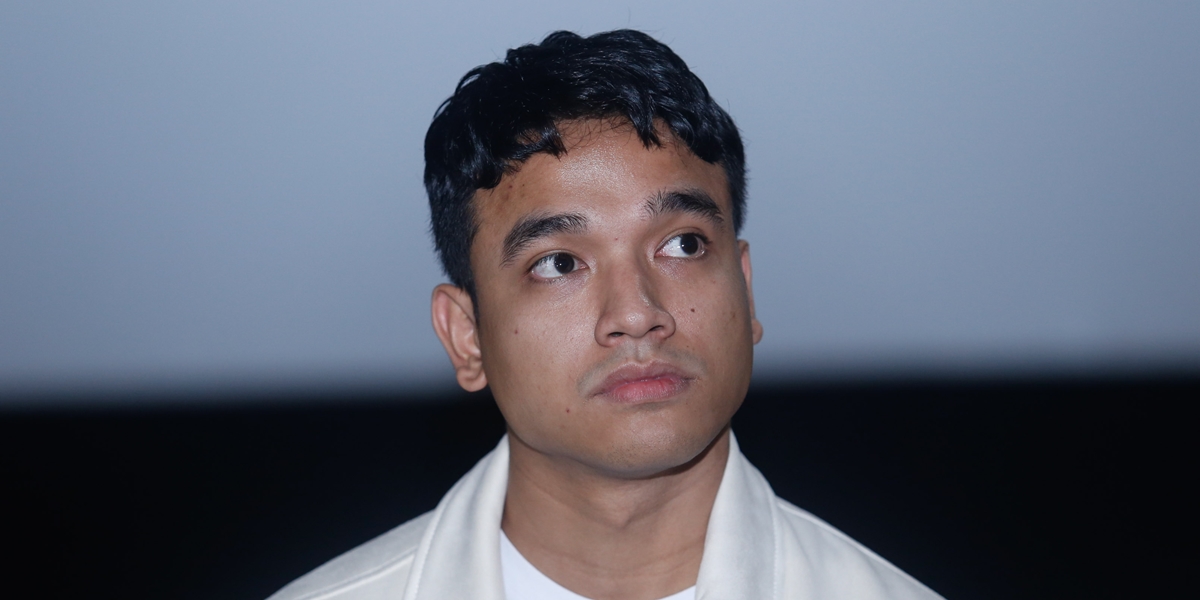 Fadly Faisal Attends Film Conference, Looks Gloomy and Reluctant to Smile