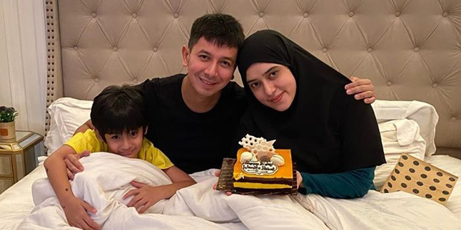 Fairuz A Rafiq Birthday, Surprised by Husband and Child