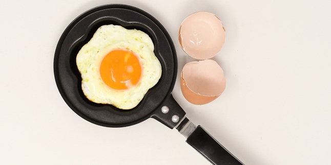 4 Facts About Eggs You Need to Know, Turns Out the Yolk is Not High in Cholesterol