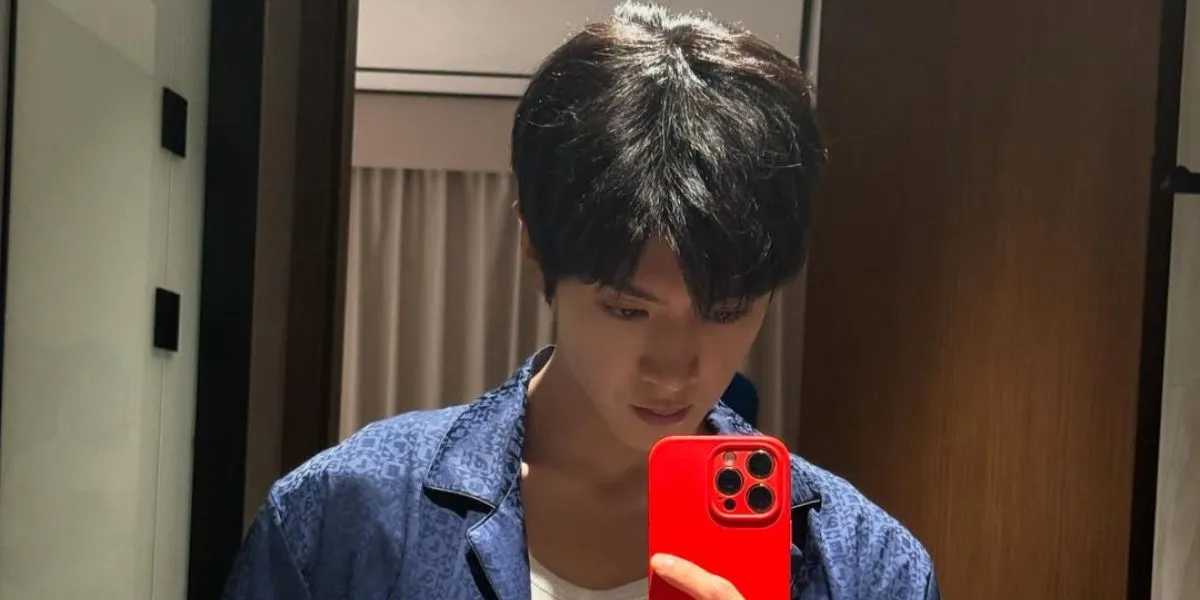 7 Mirror Selfie Styles of Chen Zheyuan, Charismatic Aura - Boyfriend Material Vibe