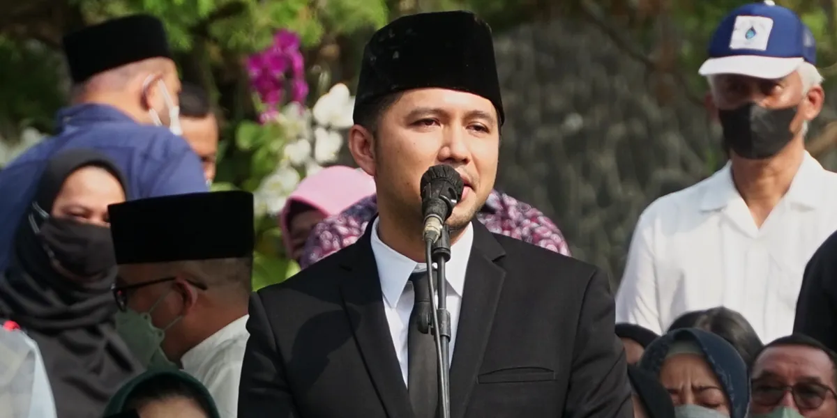 Grahadi Building Set on Fire by Masses, Emil Dardak's Office Burned
