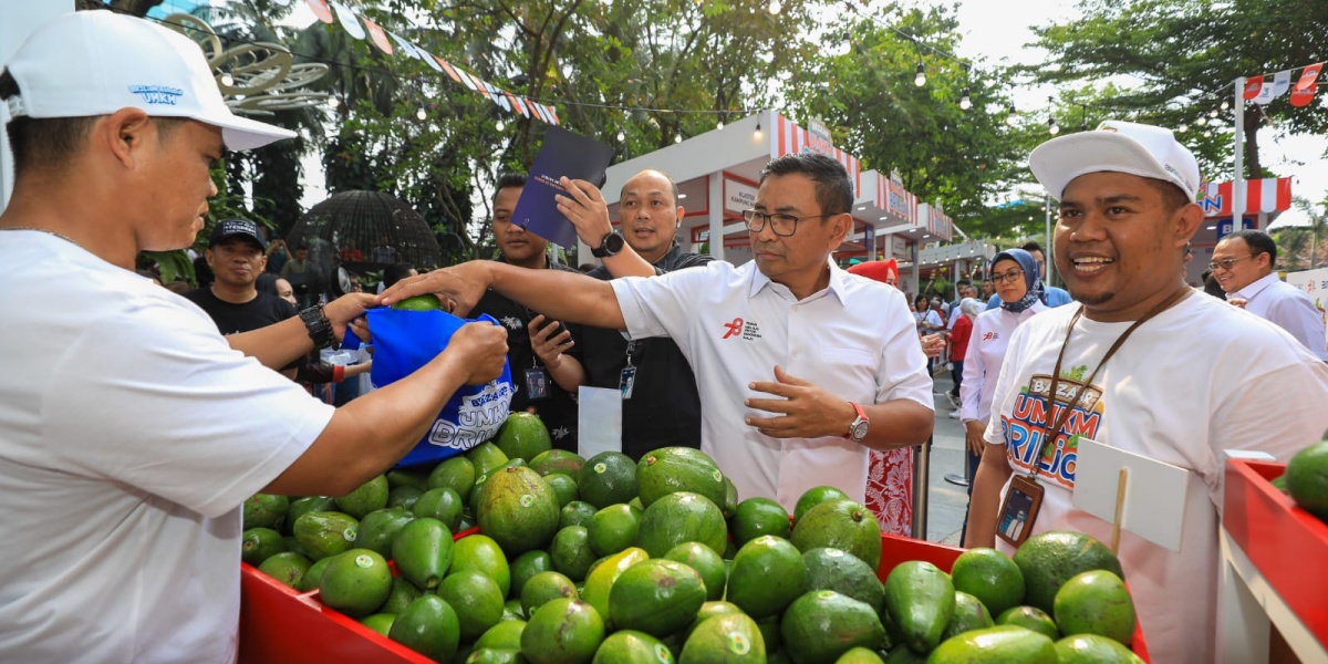 Gelar BRILiaN Independence Week 2023, BRI Presents UMKM Bazaar and Distributes Scholarships to Thousands of Children