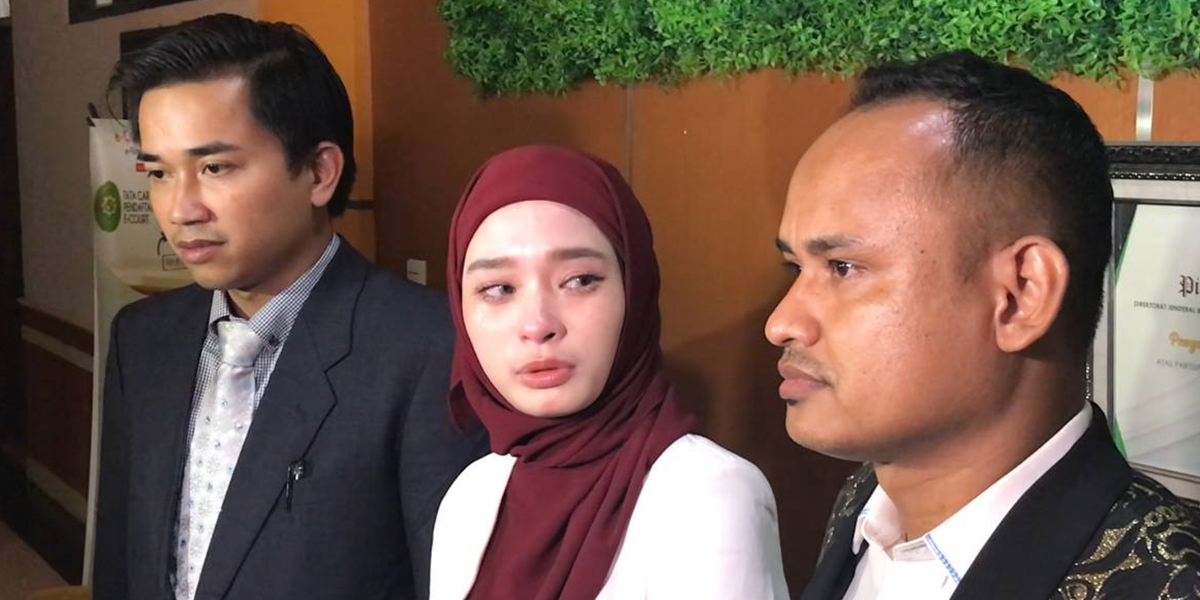 Divorce Lawsuit Granted by Judge, Inara Rusli Prostrates in Gratitude in the Courtroom - Crying Unable to Hold Back Emotion