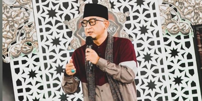 Attending the Wedding of the Gladiator, Ustadz Zacky Mirza Gives Prayers for Vicky Prasetyo and Kalina Ocktaranny's New Household