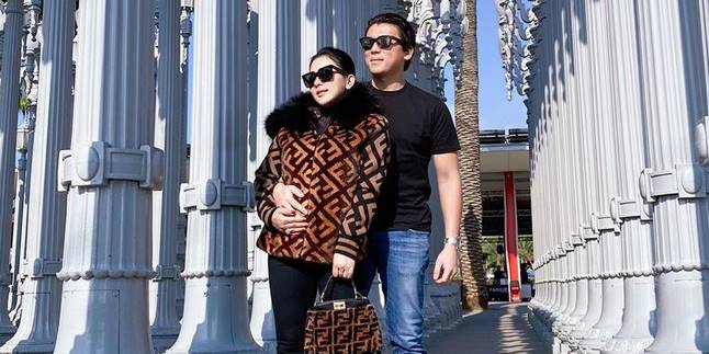 Syahrini's Jacket Price During Vacation to America, Can Buy a Minibus Cash!