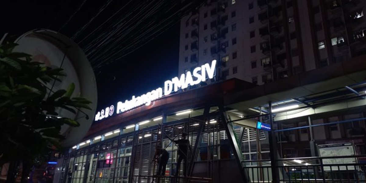 The Buzz: D'Masiv Band Buys Naming Rights for Transjakarta Petukangan Stop