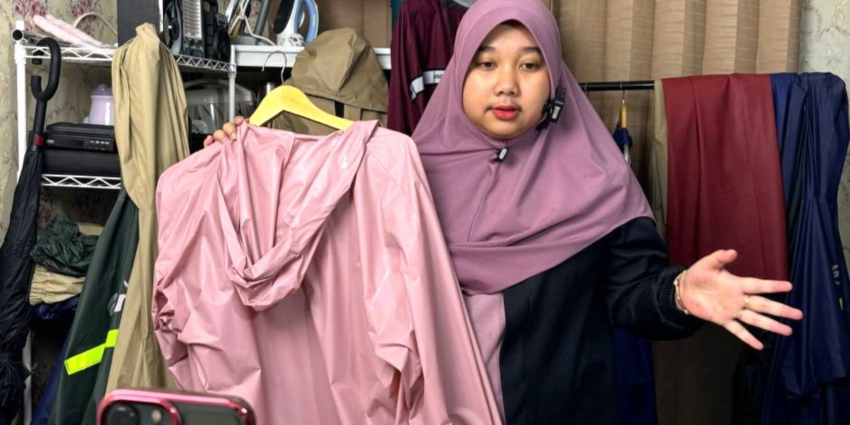 His Life Changed Thanks to Shopee Affiliate and Shopee Live, Peek into the Inspirational Story of Honorary Teacher Dini Nurul Islami