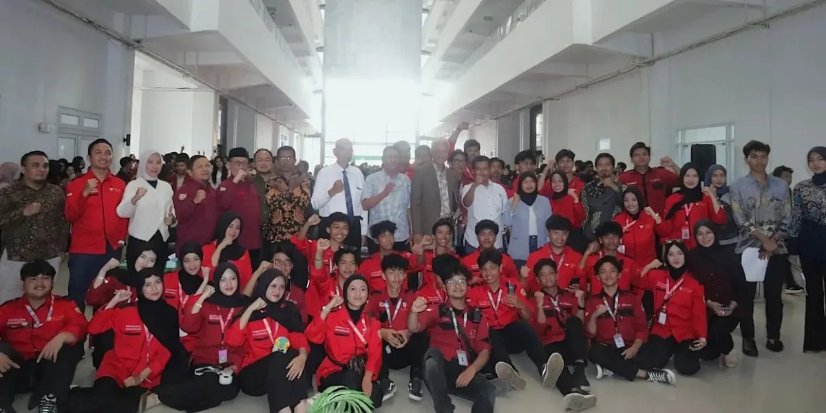 Himakum UMKT Presents Ganjar Pranowo, Discusses the Role of Youth in Democracy
