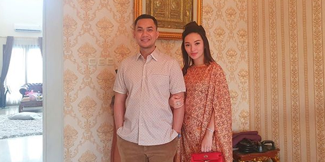 Mother Zaskia Gotik's Birthday, Sirajuddin Mahmud Sabang Gold Bullion Gift