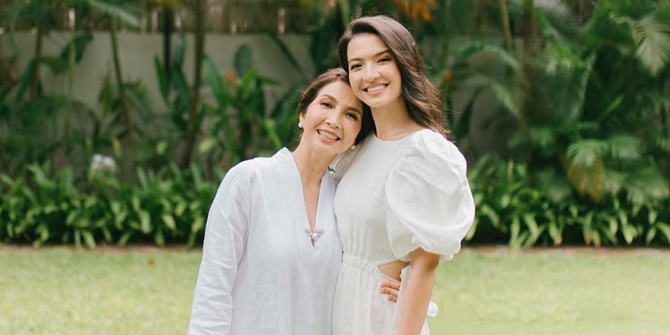 Mother's Birthday, Raline Shah Posts a Photo with a Sibling-like Appearance