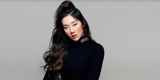 Attending the Miss Indonesia 2020 Farewell Event, Ticya Fang Performs Agnez Mo's Song with a Different Style