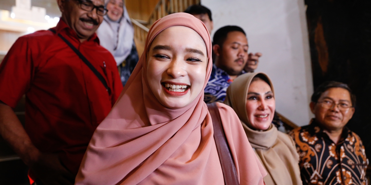 Inara Rusli Speaks Out About Rumors of Engagement with Handsome Lawyer