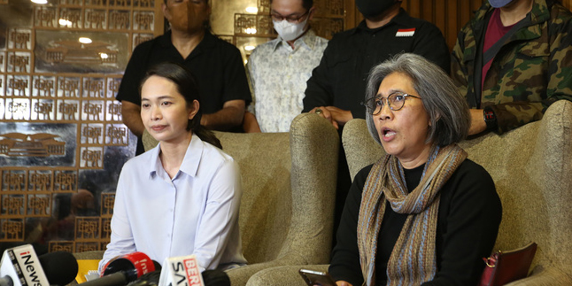 Indah Kurnia Hands Over the Case of Her Son's Assault, Justin Frederik, to the Authorities