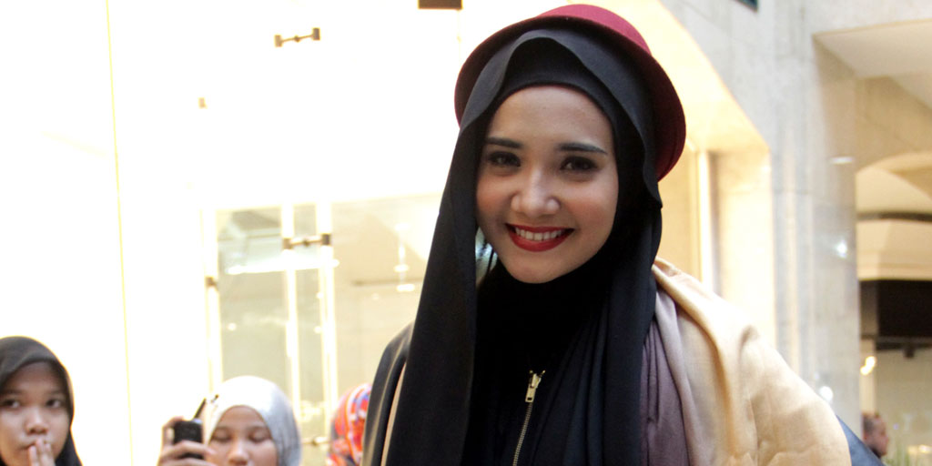 Zaskia Sungkar  Ingin Gaya Hijab Ala Zaskia Sungkar? Intip Langkahnya di Sini!  KapanLagi.com