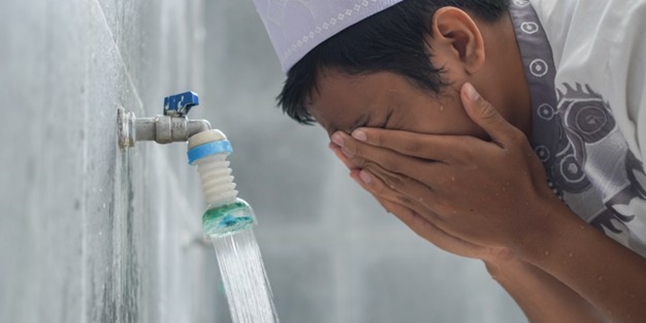 The Law of Ghusl After Imsak, Is the Fast Valid or Not?