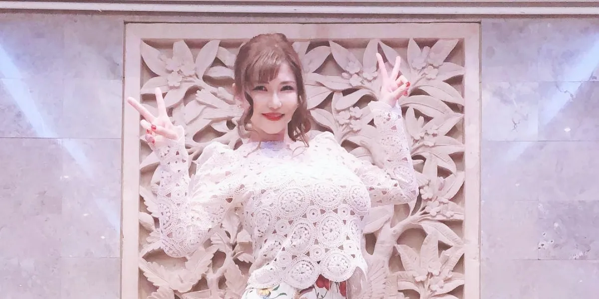 The Interior of JAV Actress Anri Okita's Room is Apparently Inspired by Indonesian Motifs