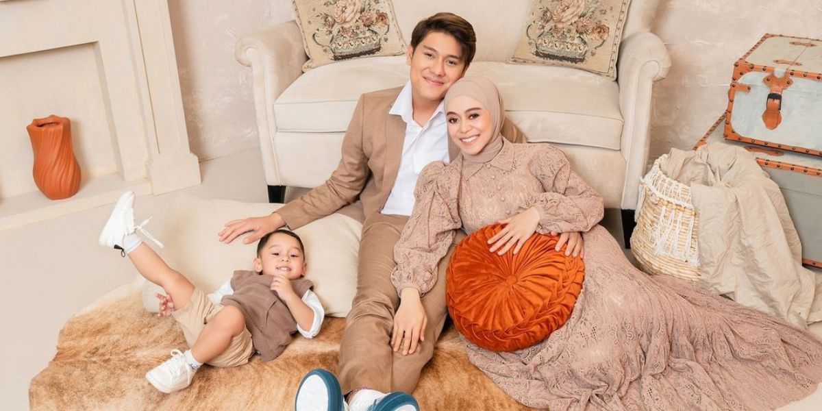 Sneak Peek of Lesti Kejora's Family Portrait with Rizky Billar and their Child, Levian's Adorable Behavior