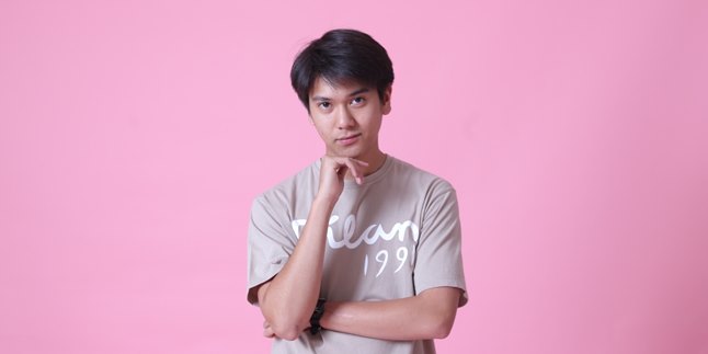 Iqbaal Ramadhan Writes His Own Song for the Soundtrack of the Film 'MILEA: SUARA DARI DILAN'