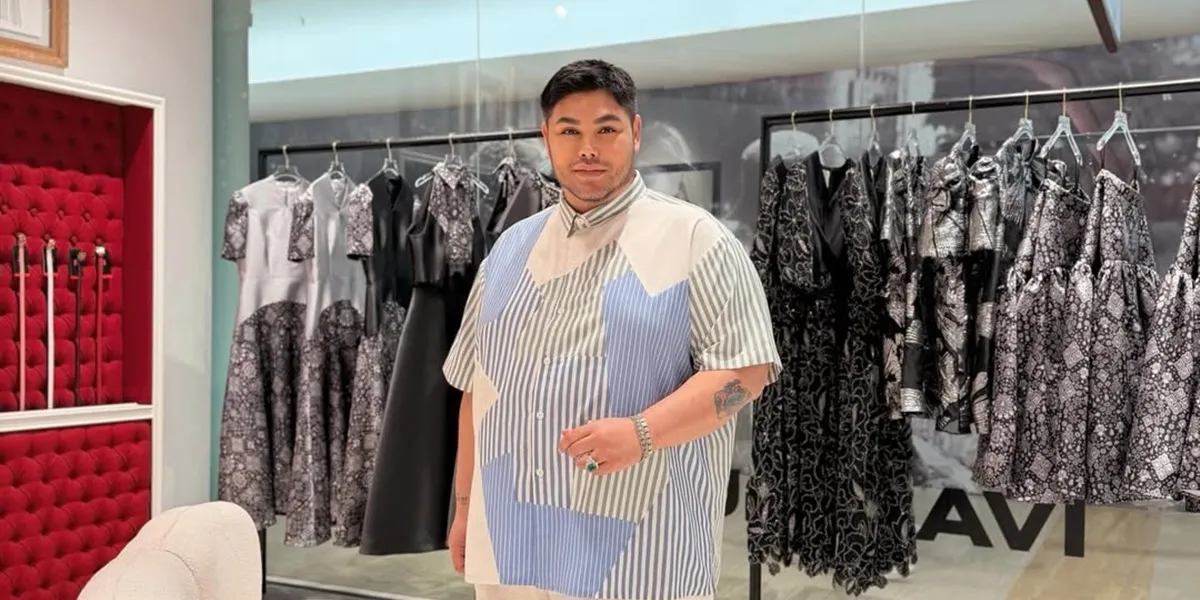 Ivan Gunawan Holds Commemoration of Nisfu Syaban Night at Home