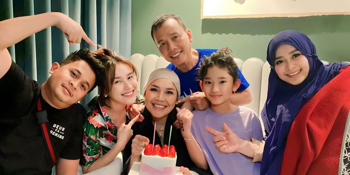 Being an Artist Who Loves Family Very Much, Ayu Ting Ting Surprises Her Beloved Mother on Her Birthday
