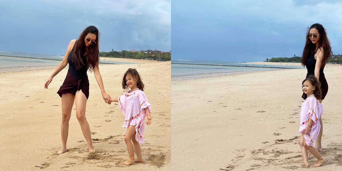 Jadi Single Parent, Ini 7 Potret Aura Kasih Ajak Arabella ke Pantai - Salfok sang Anak Makin Cantik