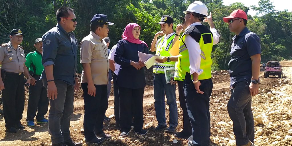 Difficult to Reach South Malang Beach Road, Khofifah: In the Next Two Years, Road Access Will Be More Open and Convenient for Tourists